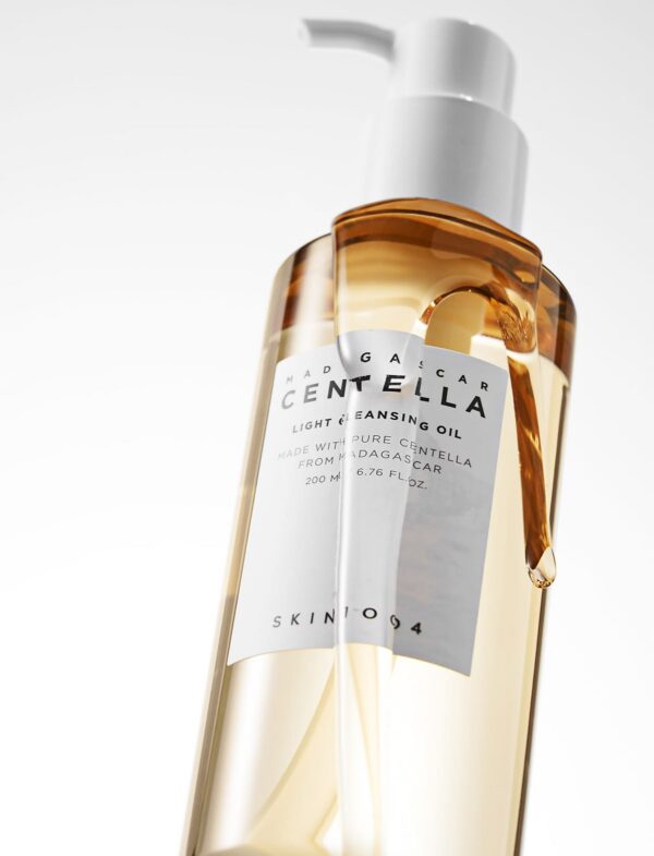 Madagascar Centella Light Cleansing Oil