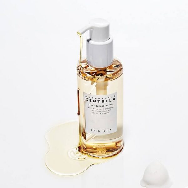 Madagascar Centella Light Cleansing Oil